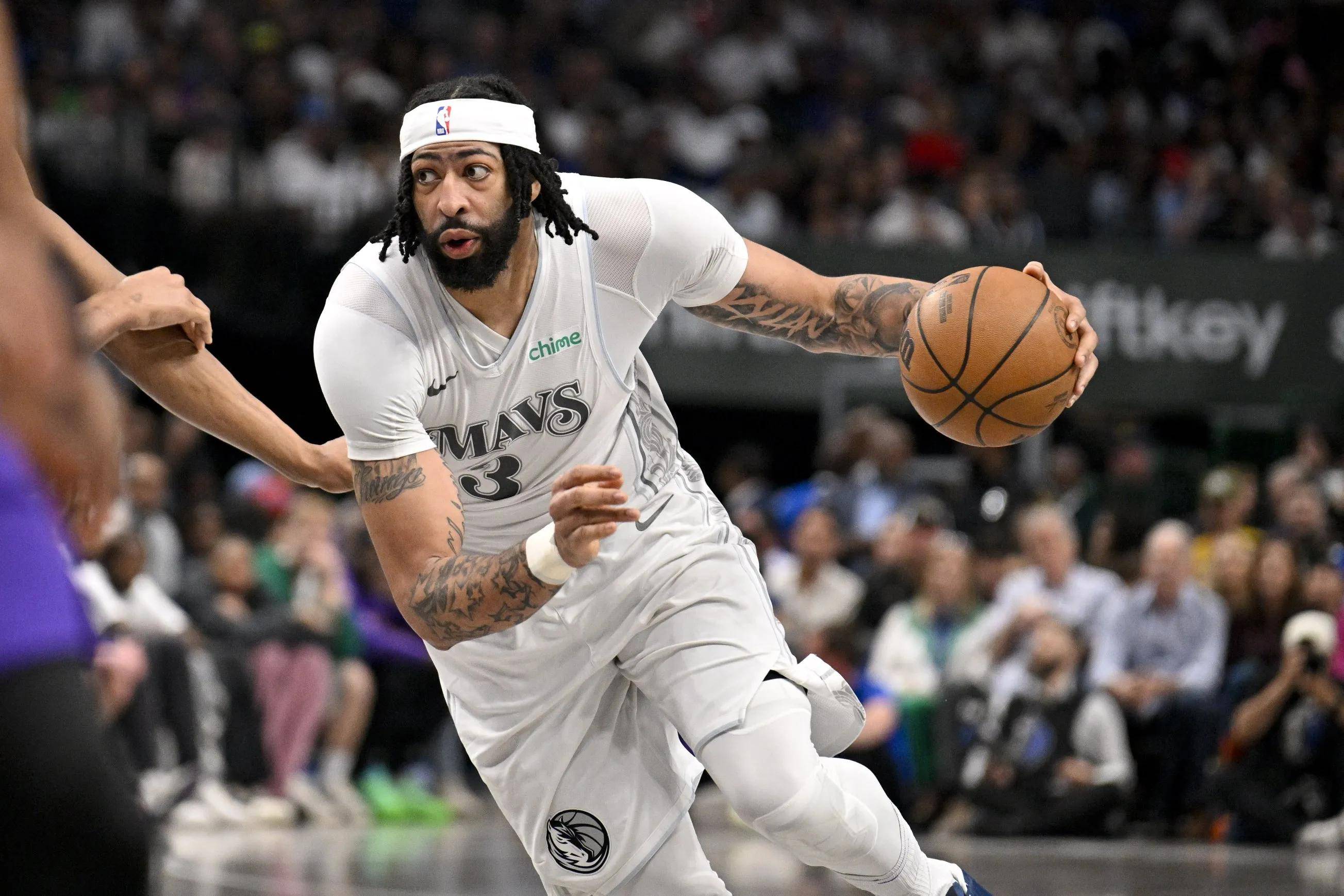 爱游戏体育下注平台 浓眉哥在雄鹿比赛中战术调整，大比分获胜引发热议！