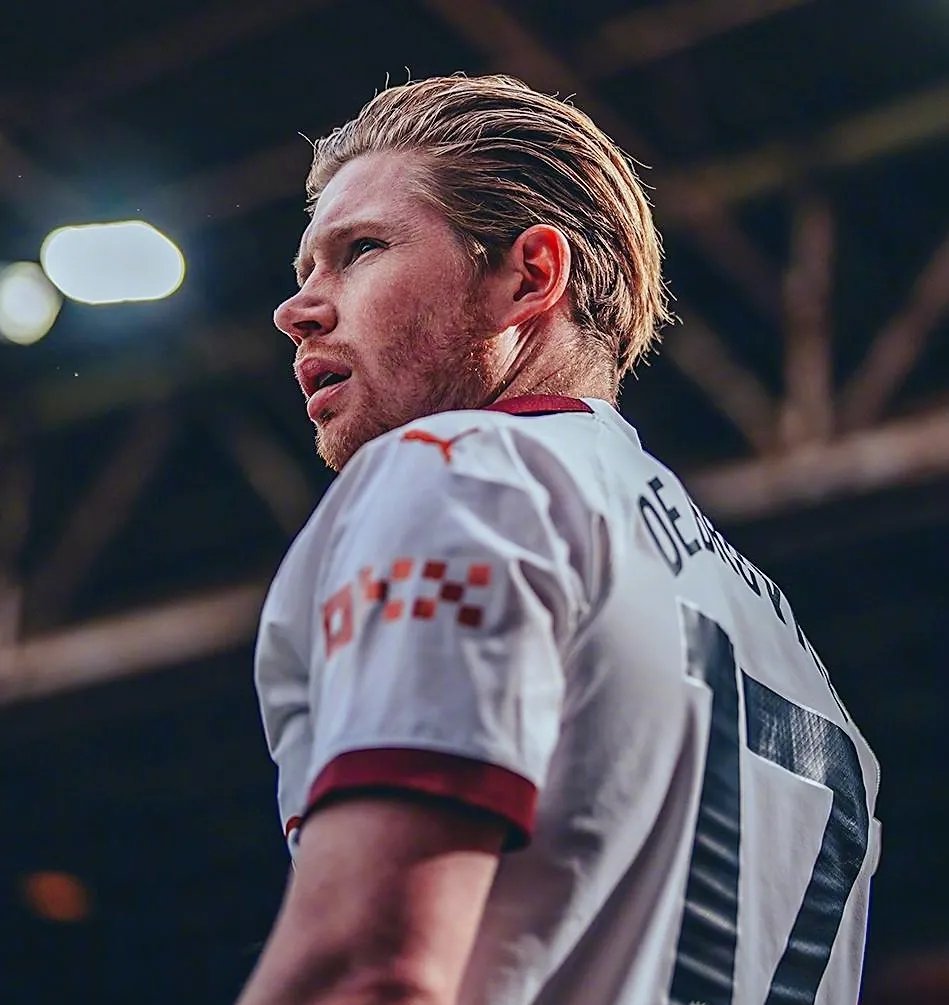 爱游戏体育赛事直播德布劳内迎来三赛季高光表现，FPX球迷沸腾！的简单介绍